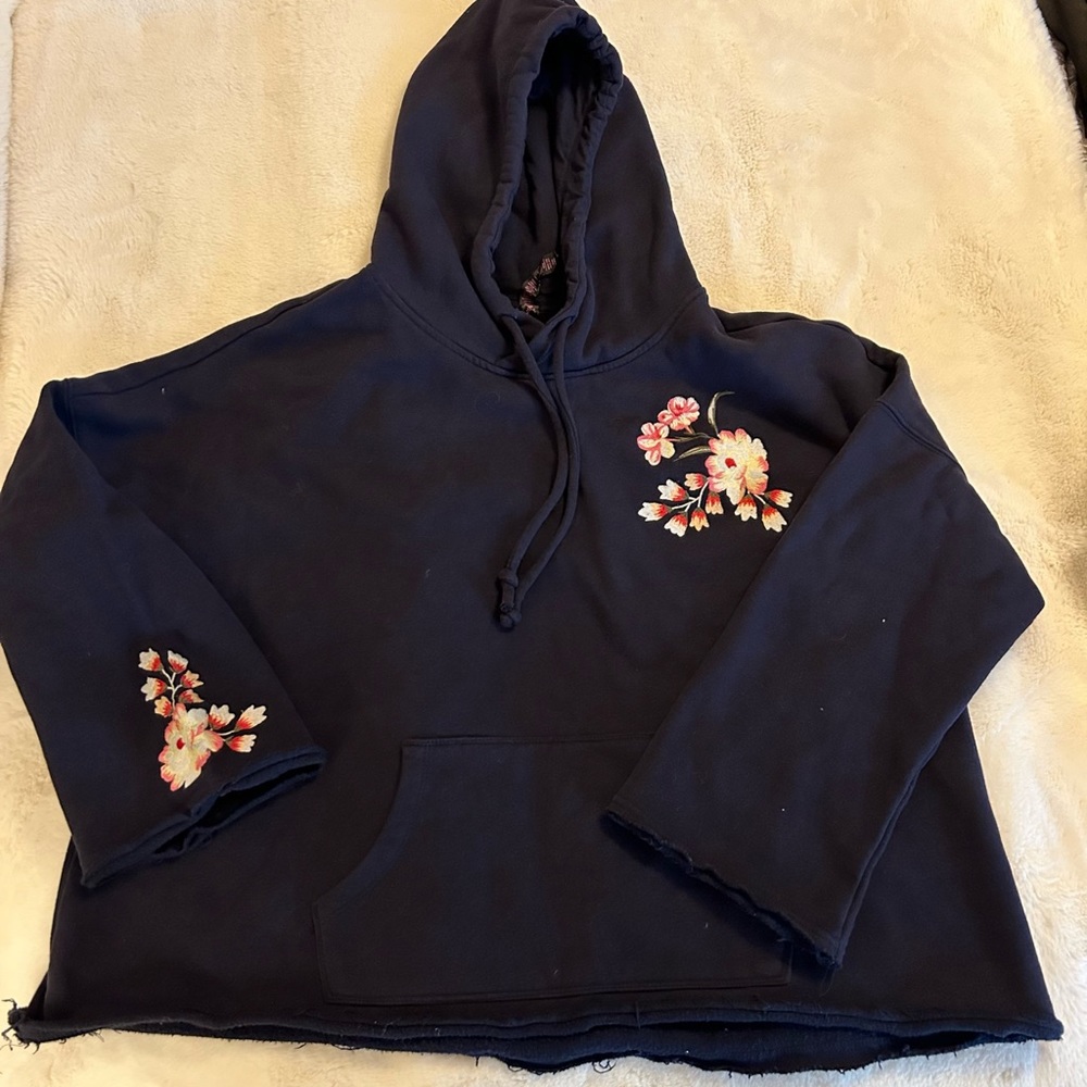 BETSEY JOHNSON EMBROIDERED SWEATSHIRT